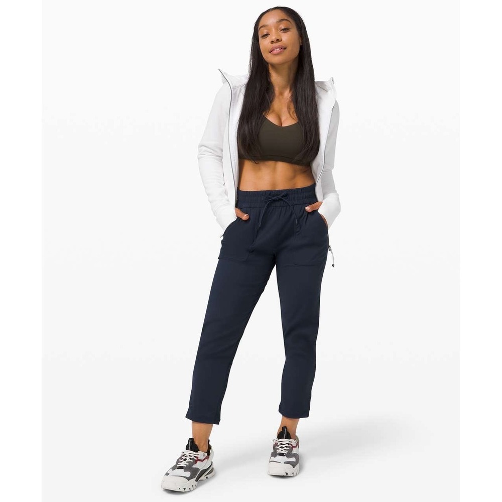 Lululemon Beyond the Studio Crop in True Navy Size 4 Athleisure Activewear